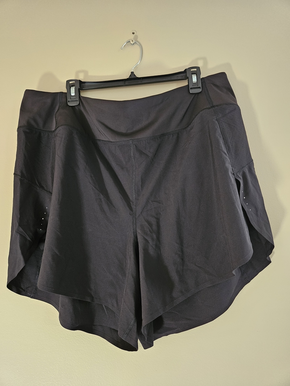 Athleta Run With It 4.5" Black Shorts